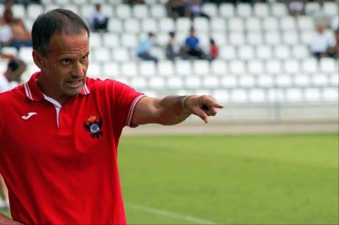 Fran Alcoy, entrenador del CF Talavera.