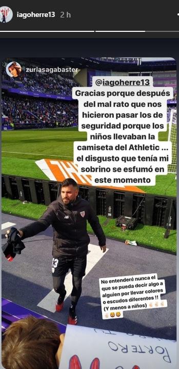 Herrerín, en el momento de regalar su camiseta al pequeño zurigorri en el José Zorrilla (Instagram: iagoherre13).