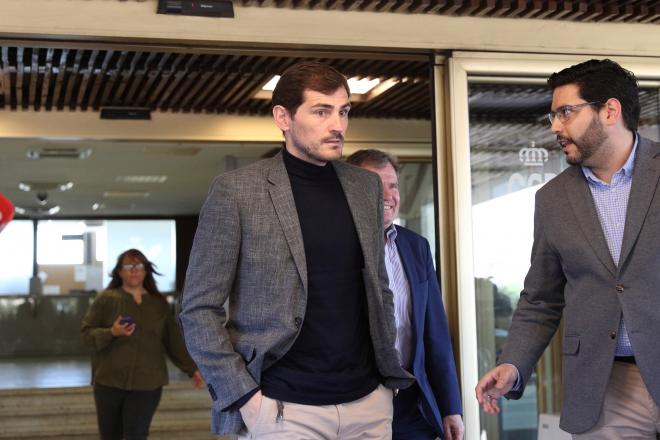 Iker Casillas sale de la sede del Consejo Superior de Deportes.