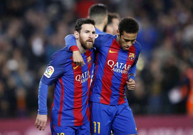 Leo Messi y Neymar celebran un gol con el Barcelona (Foto: EFE).