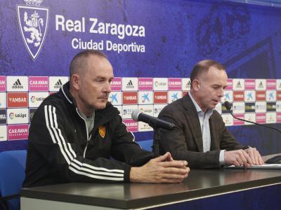 Víctor Fernández y Christian Lapetra en la sala de prensa de la Ciudad Deportiva (Foto: Real Zaragoza).