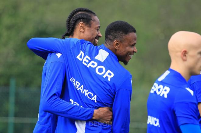 Abdoulaye Ba, junto a Uche, durante su primer entrenamiento con el Dépor (Foto: RCD).