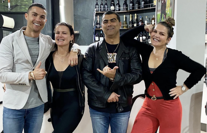 Cristiano Ronaldo, junto a sus tres hermanos: Elma, Hugo y Katia (Foto: Instagram).