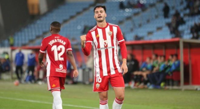 Lazo celebra un gol con la UD Almería.