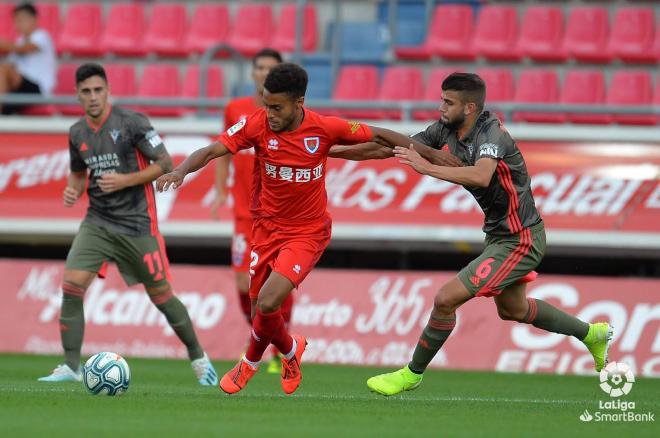 Lance correspondiente al Numancia-Mirandés de la primera vuelta de LaLiga SmartBank.