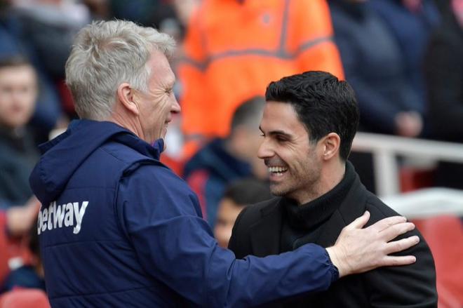 David Moyes y Mikel Arteta se saludan antes del Arsenal-West Ham de la Premier League (Foto: @Merca