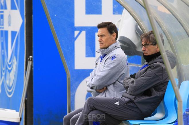 Fernando Vázquez dirigiendo un entrenamiento en Abegondo (Foto:RCD)