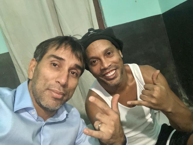 Nelson Cuevas y Ronaldinho, en una foto subida por el paraguayo a sus redes sociales.