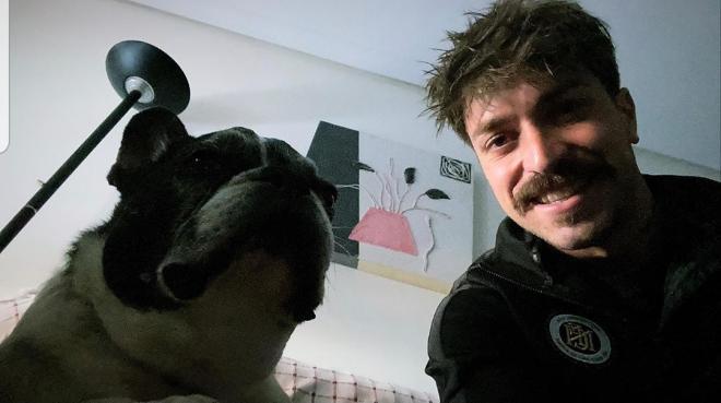 Héctor Hernández se ha despedido de su perro 'Rosendo' (Foto: Instagram).
