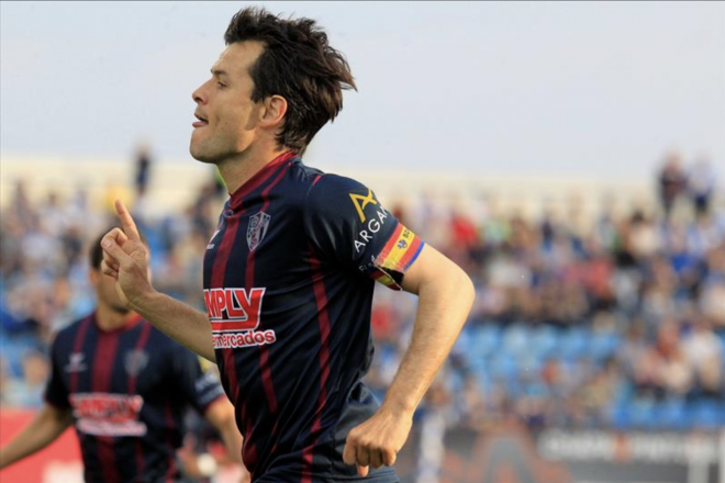 Juanjo Camacho celebra un gol con el Huesca (Foto: EFE).