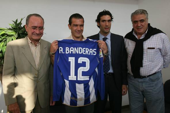 Lorenzo Sanz, junto a su hijo Fernando, Antonio Banderas y Francisco de la Torre, en una imagen de