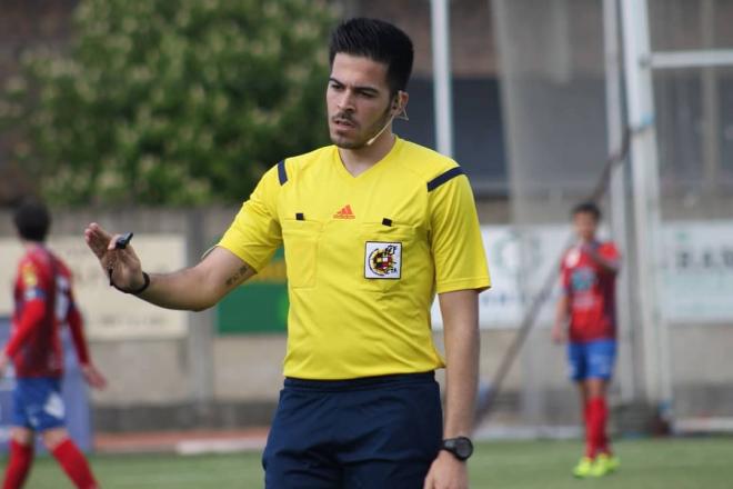 Jandro Castro Alarcón, árbitro de Tercera división (Foto: @jandroaka).