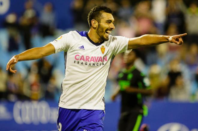 Borja Iglesias celebra un gol con el Real Zaragoza en la temporada 2017/2018 (Foto: Dani Marzo).