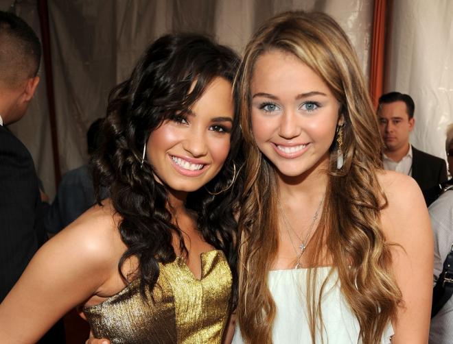 Demi Lovato y Miley Cyrus, durante su etapa en Disney.