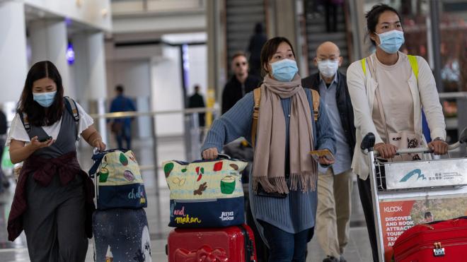 Pasajeros en el aeropuerto de China en plena crisis sanitaria a causa del coronavirus.