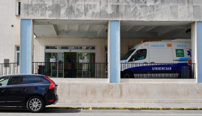 Entrada a Urgencias del Hospital Universitario Puerta del Mar de Cádiz (Foto: Eulogio García).