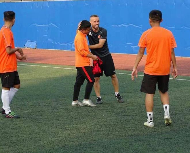 Entrenamiento de Kevin Vidaña con los más jóvenes.