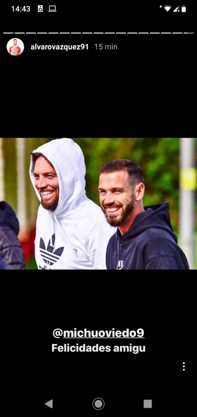 Álvaro Vázquez felicita a Michu por su cumpleaños.