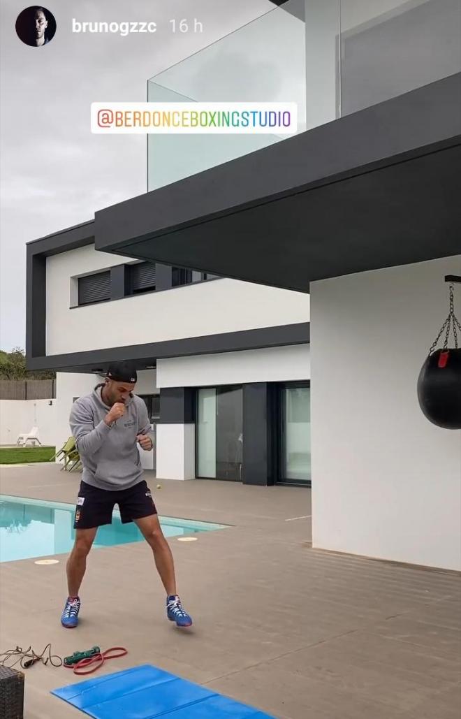 Bruno se ejercita en su casa. (Foto: @brunogzzc)