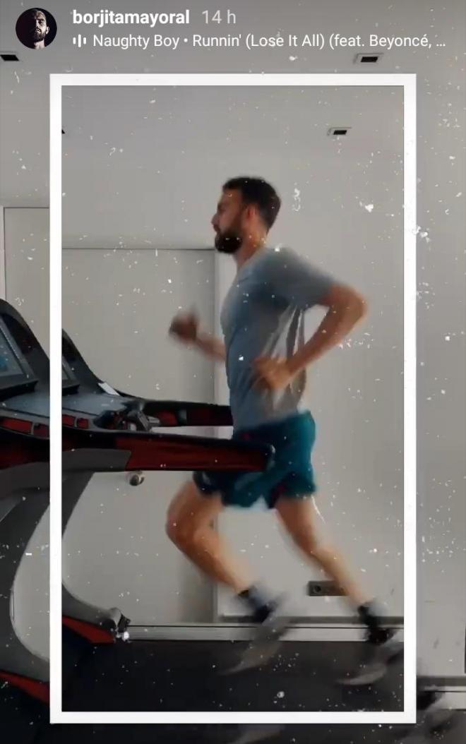 Mayoral se ejercita en su casa. (Foto: @borjitamayoral)