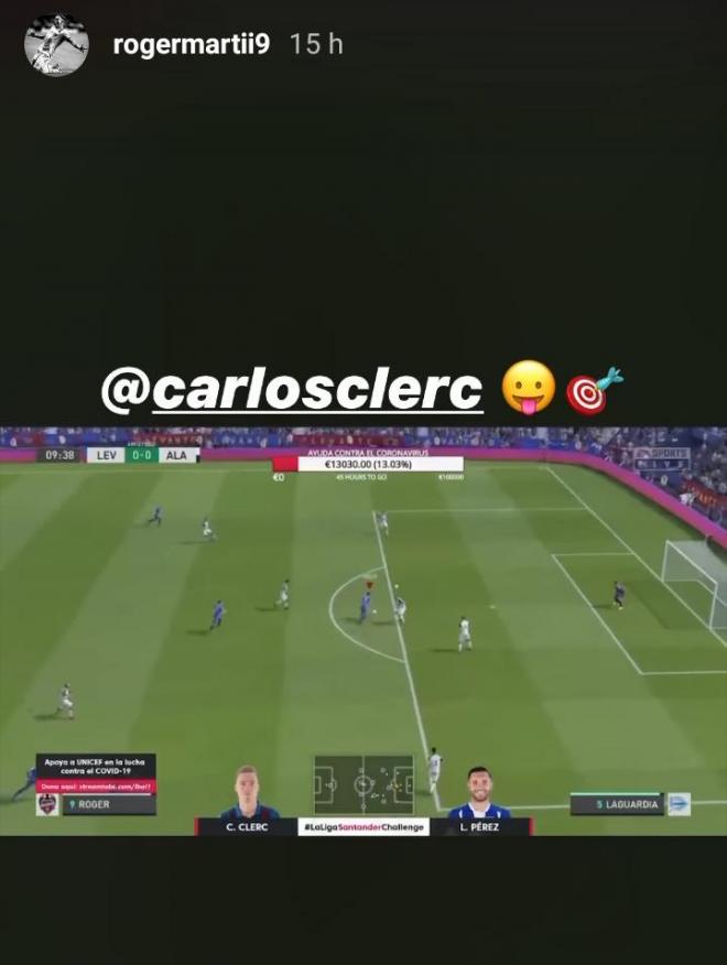 Roger animando a Clerc en el Torneo de FIFA. (Foto: @rogermartii9)