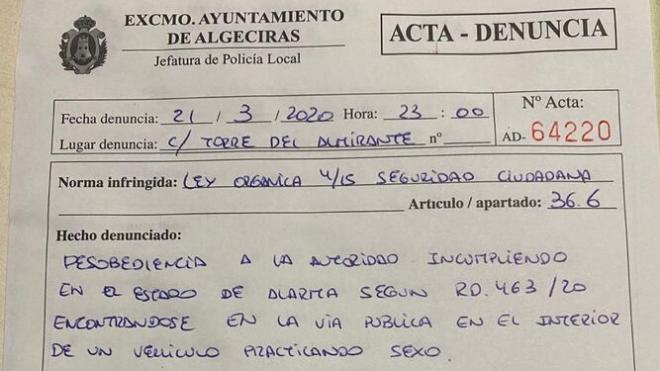 Denuncia a una pareja que practicaba sexo en el coche durante el estado de alarma en Algeciras.