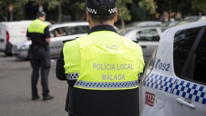 Imagen de miembro de la Policía Local de Málaga (Foto: EFE).