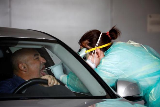 Imagen de uno de los test móviles de coronavirus implantados en Andalucía (Foto: EFE).