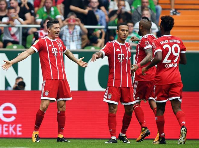 Jugadores del Bayern de Múnich celebrando un tanto (foto:EFE).