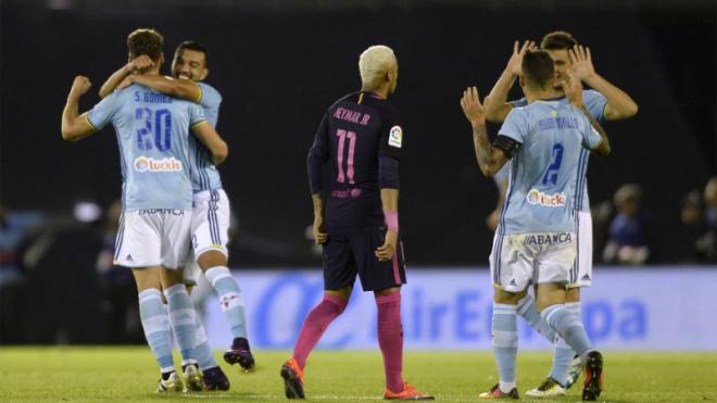 Los celestes celebrando el triunfo ante el Barcelona (Foto: LaLiga).