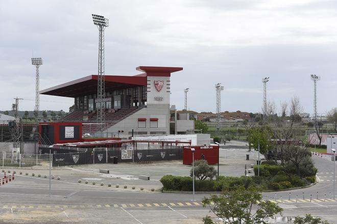 Ciudad Deportiva del Sevilla FC vacía (Foto: Kiko Hurtado).