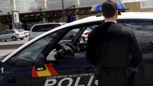 Policía nacional vigila el confinamiento (Foto: EFE)