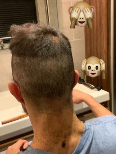 Claudio Bravo muestra la parte trasera de su cabeza tras el corte (Foto: Instagram).