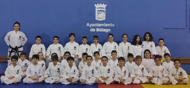 Foto de familia del Club Invictus Málaga.