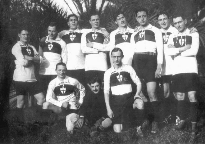 La plantilla del Genoa que fue proclamada campeona de la temporada 1914/15.