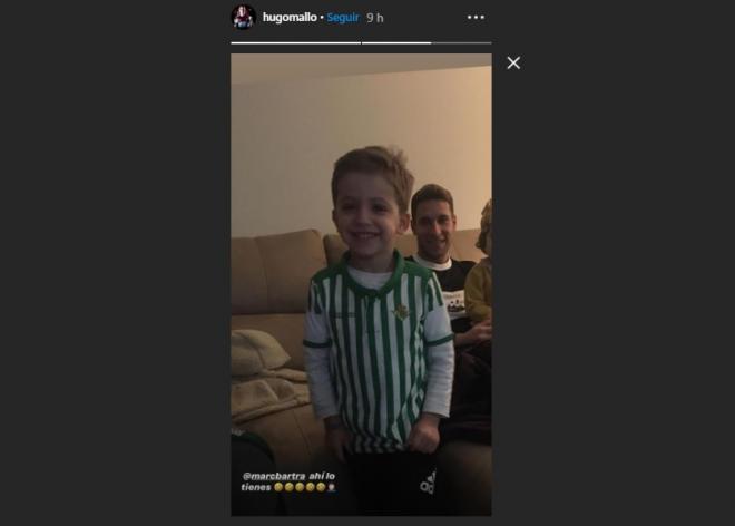 El hijo de Hugo Mallo, con su camiseta del Betis.