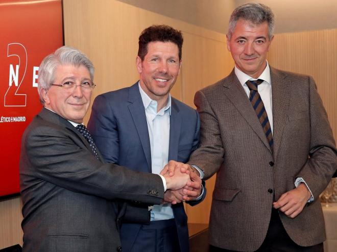 Cerezo, Simeone y Gil Marín, en la renovación del entrenador (Foto: ATM).