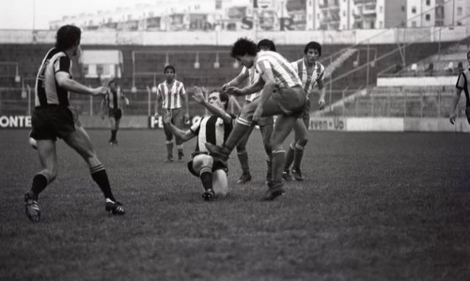 Imagen del CD Málaga-Vitesse, con Muñoz Pérez, Salguero a su derecha, y Astorga al fondo (Foto: Gerth van Roden).