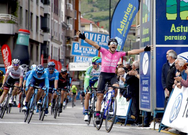 Final de la Vuelta Asturias 2020.