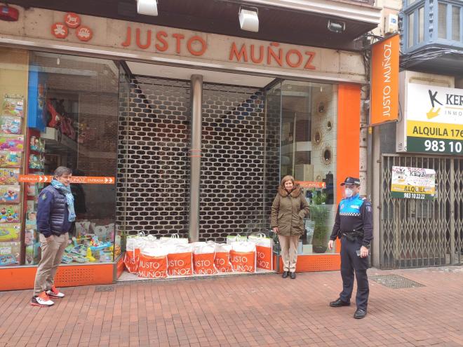 Una tienda de Valladolid, cerrada durante el estado de alarma.
