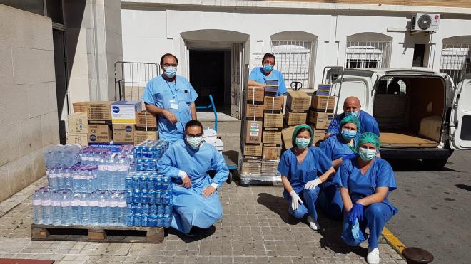 Los Biris entregan material sanitario al Hospital Virgen del Rocío.