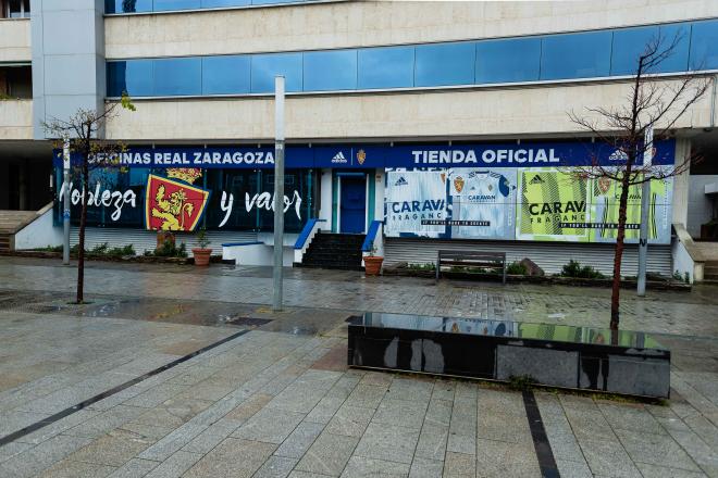 La tienda y las oficinas también permanecen cerradas (Foto: Daniel Marzo).