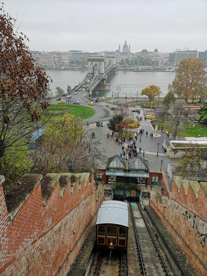 El Puente de las Cadenas de Budapest en su habitual rutina pre-coronavirus. (Foto: Luis Tejada).