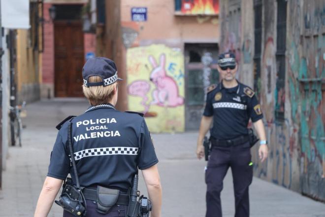 Policía local Valencia en acción antes del confinamiento por el coronavirus