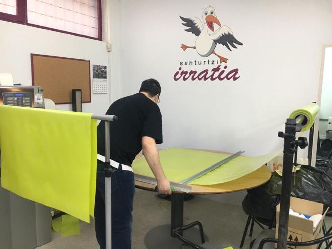 Los locales de Santutzi Irratia se han convertido en un taller.