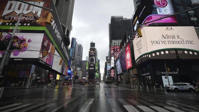 Times Square, lugar emblemático de Nueva York, sin apenas gente.
