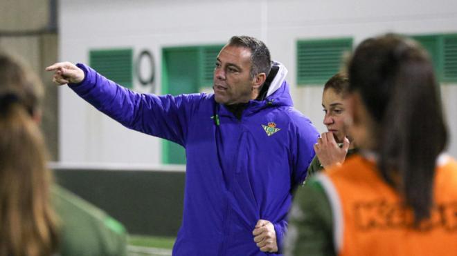 Pier, entrenador del Betis Féminas.