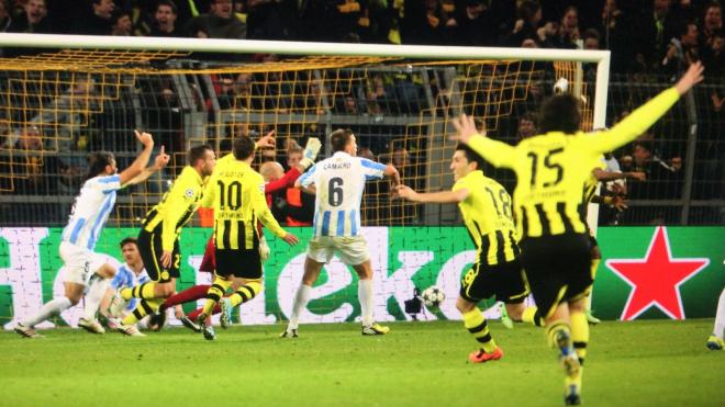 Los jugadores del Dortmund, festejando el 3-2 al Málaga (Foto: EFE).