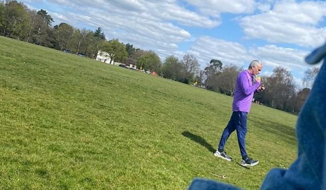 Mourinho, cazado en un parque de Londres (Imagen: Daily Mail).
