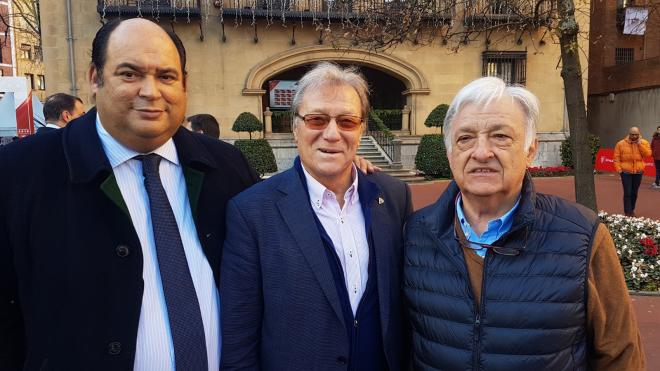 Mikel Martínez (a la derecha), con Fernando San José y Manolo Delgado en las últimas elecciones.